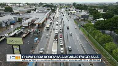 Rodovias do estado ficam alagadas após tempestade - Volume de água provocou congestionamento e vários acidentes na BR-153 e GO-060/070.