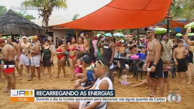 Feriado e Caldas Country movimentam Caldas Novas - Durante o dia os turistas aproveitam para descansar nas águas quentes de Caldas.