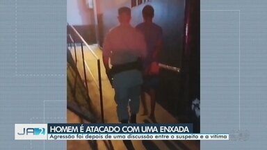 Homem é preso após atacar outro homem com enxada, em Caldas Novas - Agressão foi depois de uma discussão entre o suspeito e a vítima