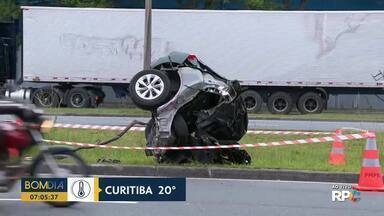 Acidente grave na avenida das Torres deixa um morto - Carro ficou partido ao meio