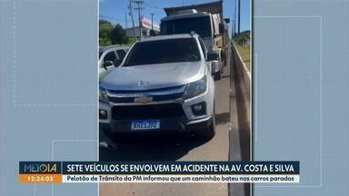 Sete veículos se envolvem em acidente na Av. Costa e Silva - Pelotão de Trânsito da PM informou que um caminhão bateu nos carros parados.