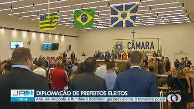 Prefeitos e vereadores do interior são diplomados - Solenidade é feita em cidades como Itumbiara e Anápolis.