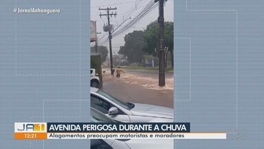 Alagamentos preocupam motoristas e moradores - Avenidas ficam perigosas durante a chuva.