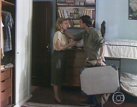 Anos Rebeldes - Episódio 15, na íntegra - João fica preocupado com gravidez de Maria Lúcia. Ela começa a sentir dores. Ubaldo é preso. João diz que está com Heloísa.