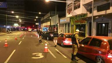 Blitz da Lei Seca flagra 15 motoristas embriagados nesta sexta-feira (20) em Ponta Grossa - Um dos condutores acabou preso.