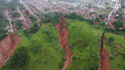 Novas imagens aéreas mostram crateras que ameaçam 'engolir' cidade no Maranhão