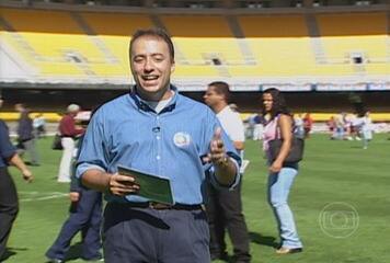 Globo Esporte ancorado do estádio do Maracanã. Apresentação de Maurício Torres e Mylena Ciribelli, Globo Esporte, 17/06/2000.