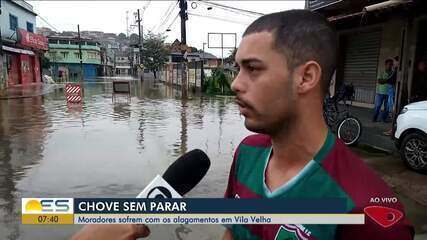 Chuva deixa ruas alagadas em Vila Velha