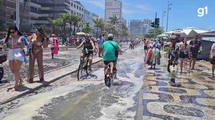 Ressaca atinge orla do Rio e ondas chegam ao calçadão da Zona Sul