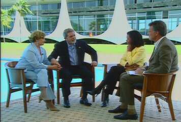 Pedro Bial e Glória Maria entrevistam o presidente Lula e a primeira dama, Marisa Letícia, no Palácio do Planalto. 'Fantástico', 17/08/2003