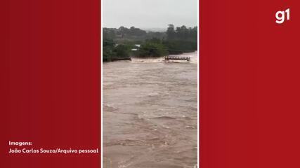 Ponte sobre rio é arrastada pela água e desaparece durante enchente em Rio Pardo