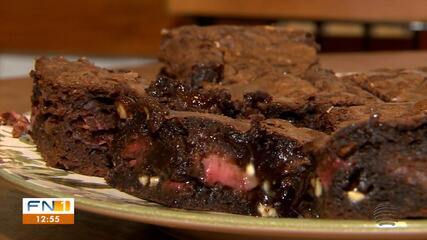 Versátil, Brownie pode ser acompanhado de sorvete e calda