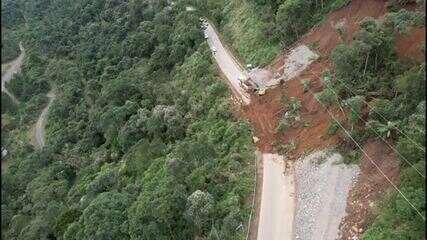 Queda de barreira volta a interditar rodovia na Serra de SC