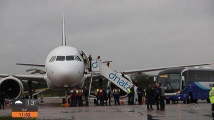 Base aérea em Canoas faz 1º voo comercial após inundação no aeroporto da Capital