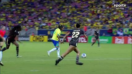 Aos 44 min do 2º tempo - gol de dentro da área de Marta do Brasil contra a Jamaica Jamaica