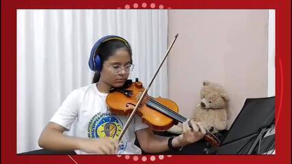 Acreana com altas habilidades de 13 anos toca 15 instrumentos