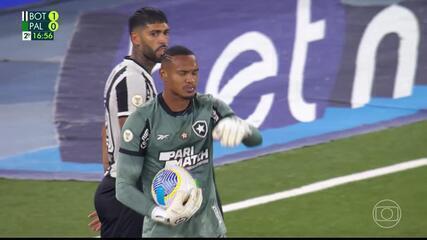 Aos 16 min do 2º tempo - chute de fora da área defendido de Piquerez do Palmeiras contra o Botafogo