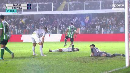 Aos 38 min do 1º tempo - Giuliano sente a coxa, é substituído e faz gelo no banco do Santos