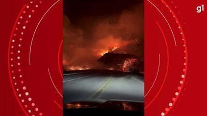 Incêndio de grande proporção atinge área de mata entre Colatina, no ES