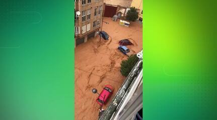 Enchentes devastam cidade de Valencia