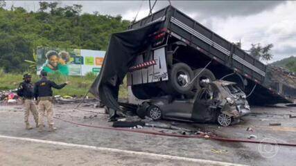 38 mortos e 11 feridos em um dos acidentes rodoviários mais letais do país