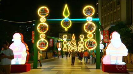 Luzes de Natal iluminam Centro Histórico de SP