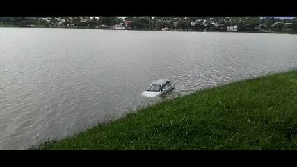 Carro cai na Lagoa da Pampulha após motorista passar mal