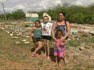 Reportagem de Mônica Silveira mostra como a transposição do Rio São Francisco afeta rotina de moradores. 'Jornal Nacional', 10/02/2012