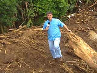 Reportagem de Flávio Fachel sobre os trabalhos de resgate dos corpos das vítimas dos deslizamentos de terra em Angra dos Reis, Jornal Nacional, 02/01/2010