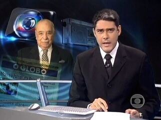 William Bonner encerra o Jornal Nacional lendo uma carta assinada por Roberto Irineu, João Roberto e José Roberto, filhos do jornalista Roberto Marinho, em ocasião da morte do fundador das Organizações Globo, Jornal Nacional, 07/08/2003.