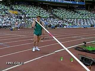 Reportagem de Pedro Bial sobre o atleta ucraniano Serguei Bubka e sua performance no salto com vara nas Olimpíadas de Barcelona, 07/08/1992.