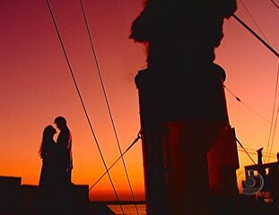 Cena em que Matteo (Thiago Lacerda) e Giuliana (Ana Paula Arósio) namoram no navio.