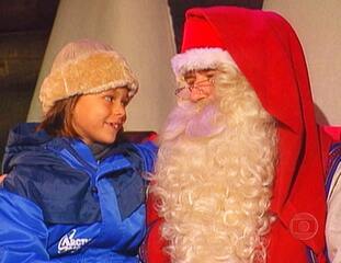 Cena em que Didi (Renato Aragão) e Tetéia (Alessandra Aguiar) fazem uma visita ao Papai Noel.