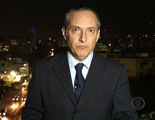 José Roberto Burnier, ao vivo, de Caracas, sobre suas impressões a respeito de uma cidade ‘calada’ e incerta sobre os rumos político do país após a morte de Hugo Chávez. Jornal Nacional, 06/03/2013.