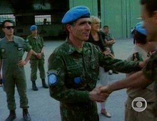 Entrevista de Silio Boccanera com o capitão Harley Alves, libertado após ter sido mantido refém pelos sérvios durante a guerra civil da Iugoslávia, Jornal Nacional, 19/06/1995.