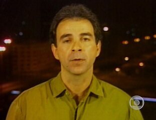 Silio Boccanera fala, ao vivo, da Jordânia, sobre o início do bombardeio americano a Bagdá durante a Guerra do Golfo. Jornal Nacional, 17/01/1991.