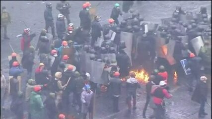 Confrontos na Praça da Independência. Passa de 70 o número de mortos em batalhas na Ucrânia. Jornal Nacional, 20/02/2014. 