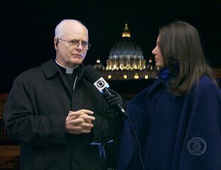 Patrícia Poeta entrevista ao vivo do Vaticano o arcebispo de São Paulo, Dom Odilo Scherer, Jornal Nacional, 14/03/2013.