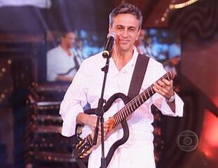 Caetano Veloso canta 'O Leãozinho' no show do 'Criança Esperança' de 2001