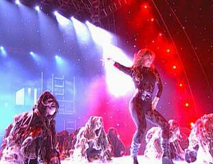 Claudia Leitte interpreta “Thriller”, de Michael Jackson, no Criança Esperança, 2006