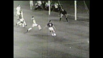 Em 1966, Cruzeiro vence o Santos por 6 a 2 no jogo ida da final da Taça Brasil