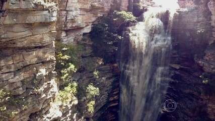 Turistas percorrem 9 km para encontrar cachoeira secreta na Bahia