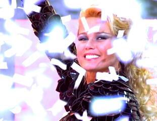 No trecho inicial do programa TV Xuxa Especial, são relembrados os 25 anos de Xuxa na Globo.