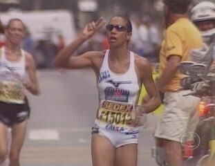 Reportagem de Mauro Naves sobre a Corrida de São Silvestre de 2004, vencida pelos quenianos Lydia Cheromei, no feminino, e Robert Cheruiyot, no masculino, Jornal Nacional, 31/12/2004.