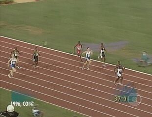 MICHAEL JOHNSON: narração de Oliveira Andrade da final dos 400 metros rasos masculino nos jogos olímpicos de Atlanta em 1996, vencida pelo americano Michael Johnson, TV Globo, 29/07/1996.