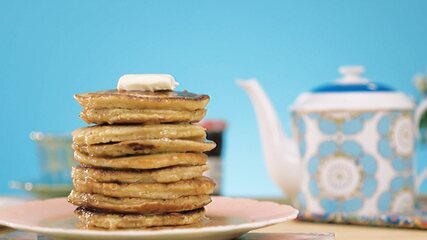 Receita de pancake com calda de maple