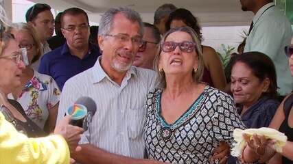 Revolta marca velório e protesto no caso da jovem morta em flat, em Boa Viagem