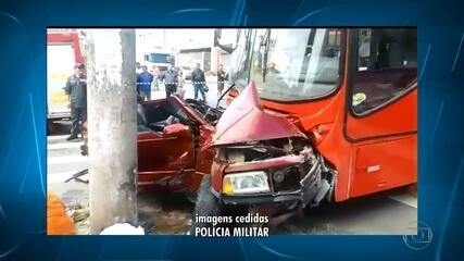 Acidente entre ônibus e carro no Barreiro, em Belo Horizonte, deixa feridos