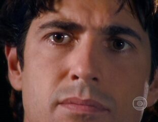 'Sete Pecados' (2007): cena em que  Bia (Priscila Fantin) conhece Dante (Reynaldo Gianecchini), na mesma noite em que, após ficar noiva de Pedro (Sidney Sampaio), tem um vídeo seu traindo-o revelado ao público.