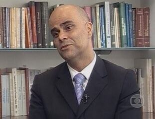 O empresário Marcos Valério concede entrevista exclusiva ao repórter Ismar Madeira e fala sobre esquemas de empréstimos milionários concedidos ao PT, Jornal da Globo, 15/07/2005.